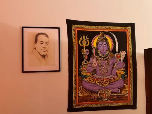 Altar con las figuras de Mikao Usui y Shiva